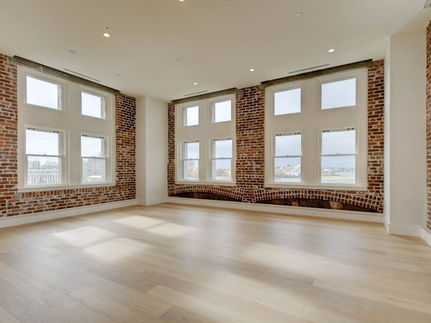 Customs House Condos - Image 15