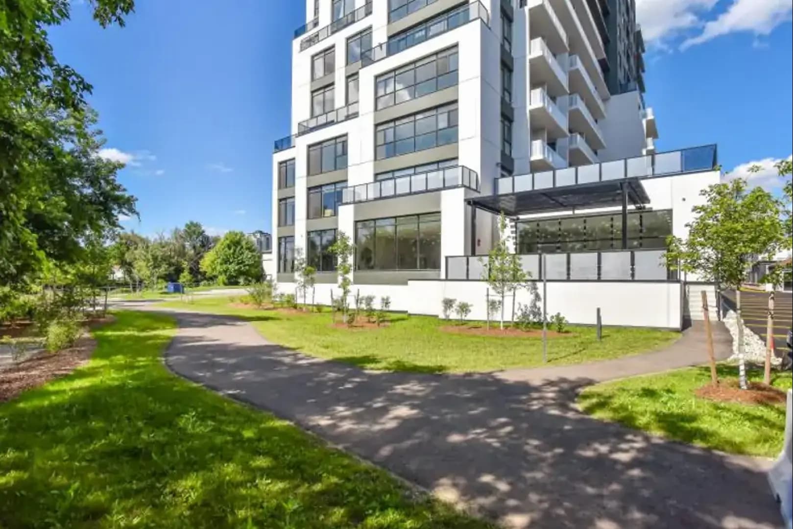 Edgewater Condos - Image 4